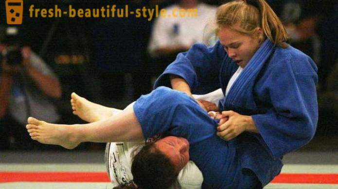 Vad skiljer sig från sambo judo: jämförelse av tekniker och regler