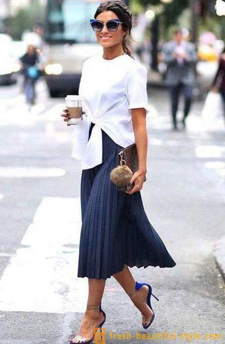 What to wear med en kjol plisserad: Rekommendationer stylister