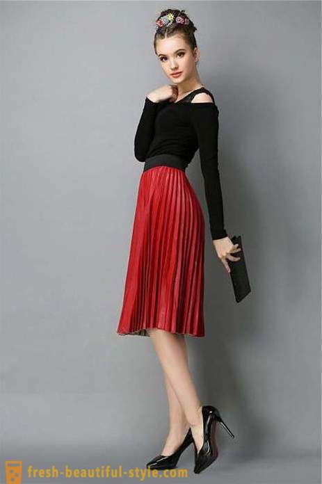 What to wear med en kjol plisserad: Rekommendationer stylister