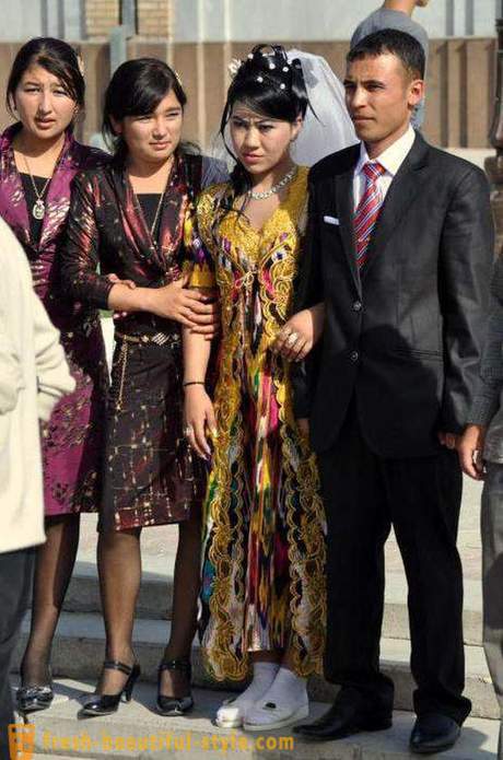 Uzbekiska klänningar: särdrag