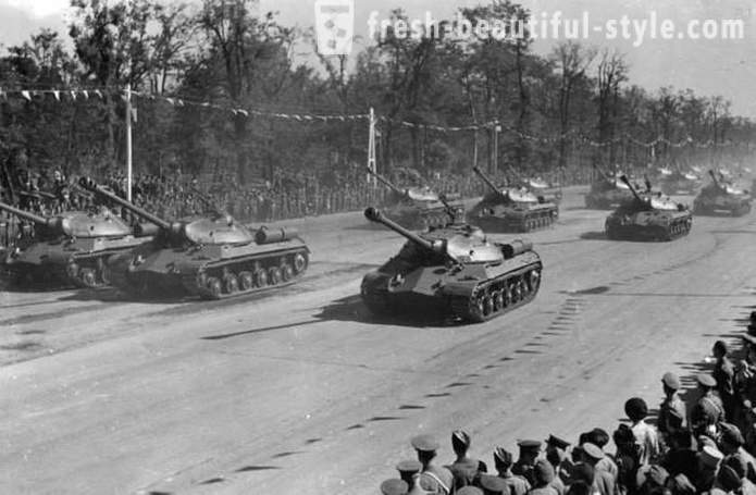 Varför Sovjetunionen pekade på paraden i Berlin, IS-3 tankar