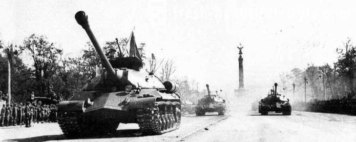 Varför Sovjetunionen pekade på paraden i Berlin, IS-3 tankar
