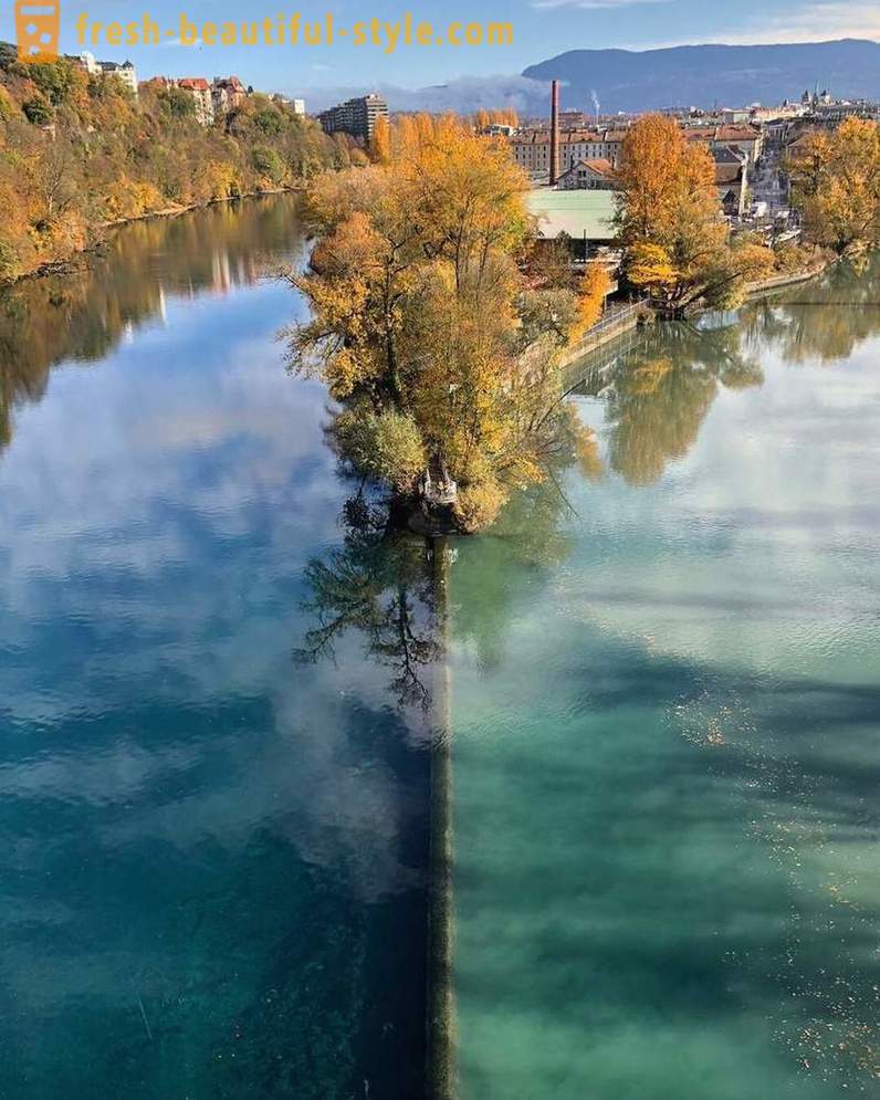 Mötesplats för två floder med olika färger av vatten