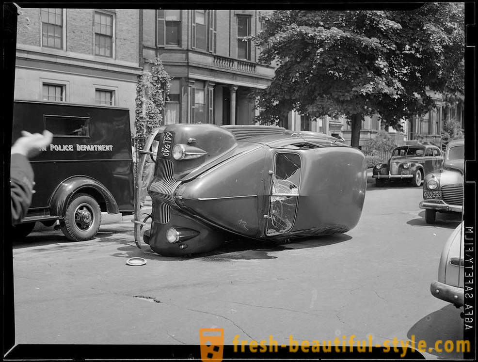 Fotosamling av olyckor på vägarna i Amerika under åren 1930-1950