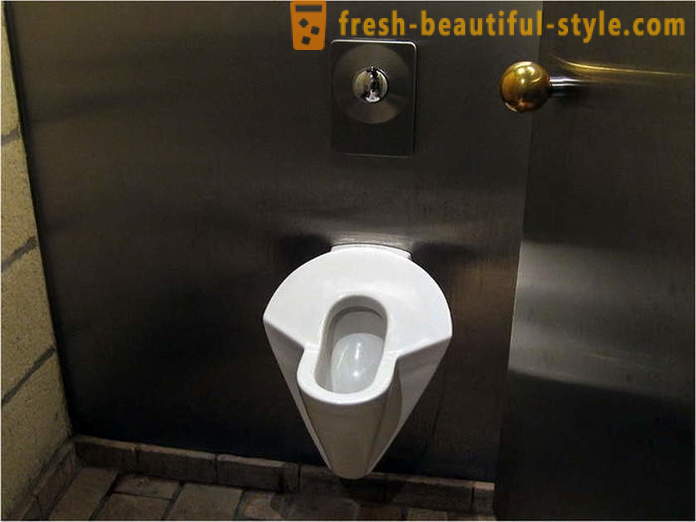 I Tyskland har vi listat ut hur man kan minska köerna i den kvinnliga toaletter