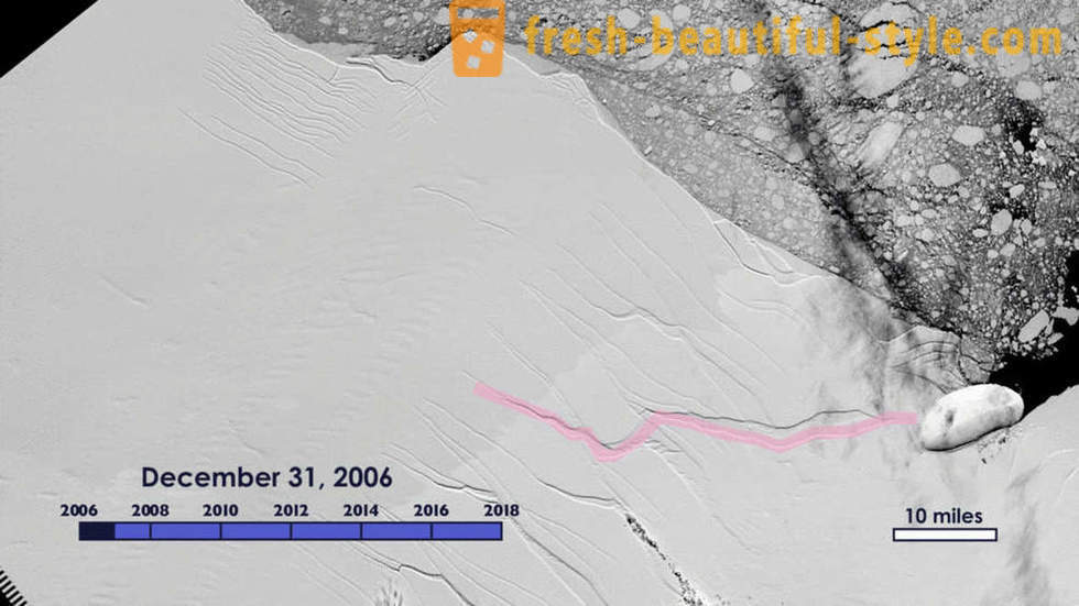 Iceberg från Antarktis bröt en yta på mer än två av Moskva
