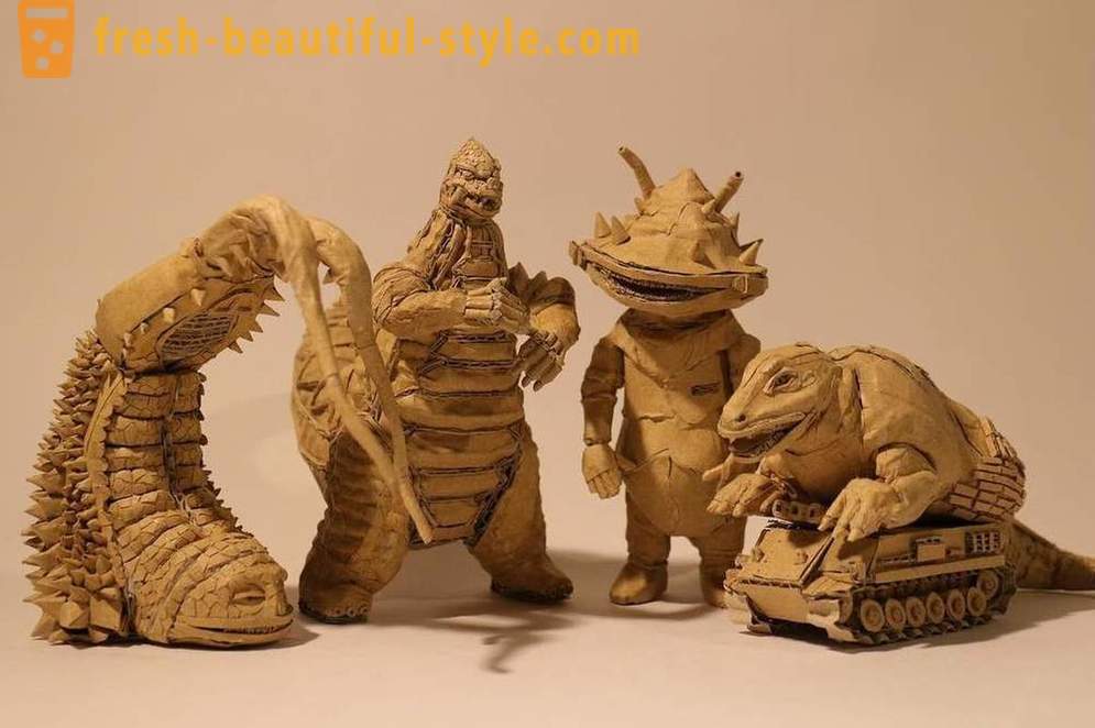 Fantastiska skulpturer från kartonger