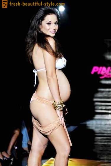 Orena i en intressant läge: Irina Shayk och andra gravida modell som modigt tog till podiet