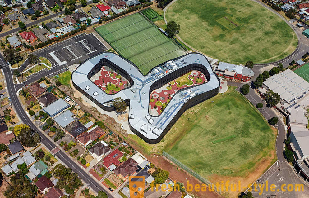 Infinity symbol i mitten skolprojektet i Australien