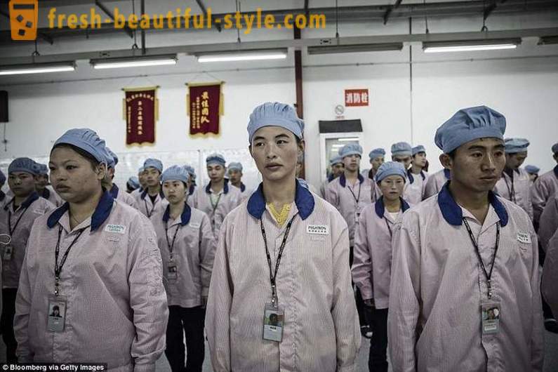 Brittiska medier visade det dagliga livet för människor som monterar iPhone i Kina