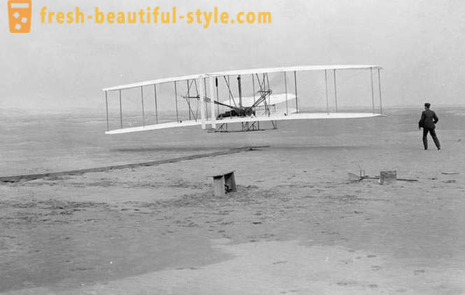 Den första bemannade flygningen med flyg