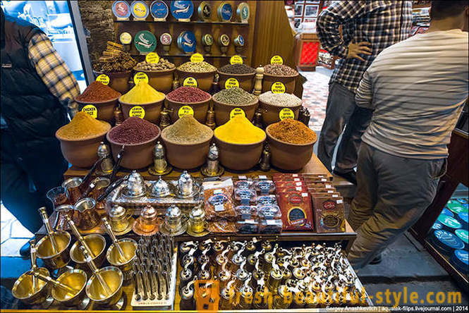 Marknaden Walk kryddor i Istanbul