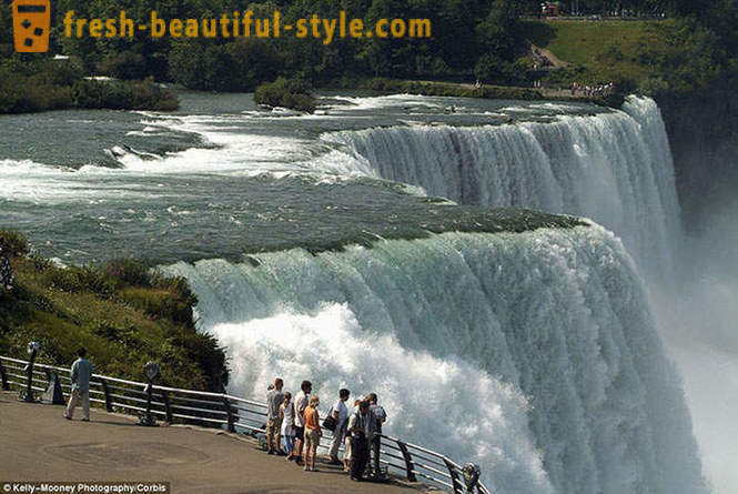 10 fascinerande bild av frysta Niagara Falls