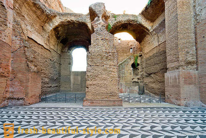 Vandring längs de gamla baden i Rom