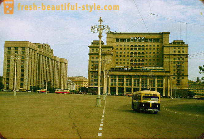 Moskva 1956, i fotografier av Jacques Dyupake