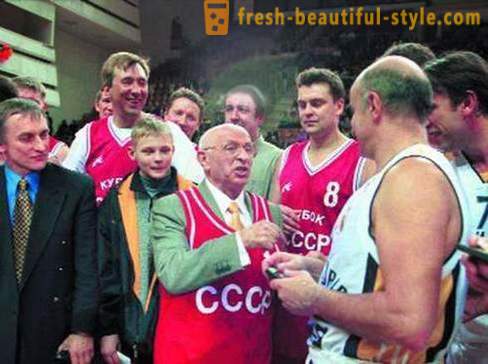 Alexander Gomelsky: coaching karriär, utmärkelser, medaljer och privatliv legender