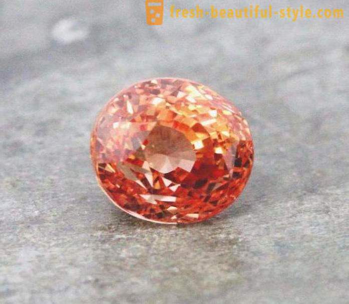 Den dyraste i världen av stenar: röd diamant, rubin, smaragd. De mest sällsynta pärlor i världen