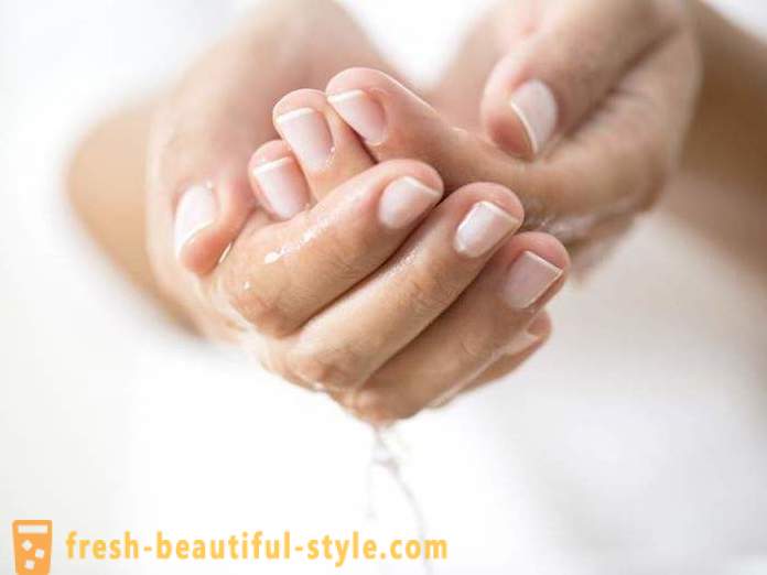 Vita fläckar på naglarna på fingrarna: orsakerna till och behandling