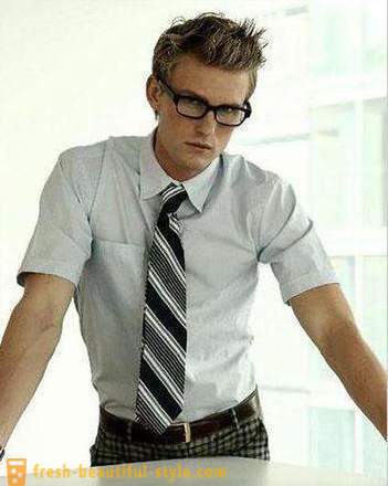 Knyt en kortärmad skjorta i frågan. Bär slips mantlade kortärmad (foto). Kan jag bära slips med en skjorta med korta ärmar på etikett?