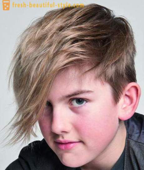 Trendiga frisyrer för pojkar. kreativa alternativ