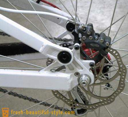 Hur man justerar bromsarna på en cykel? De bakre bromsarna på en cykel