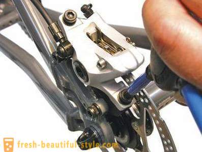 Hur man justerar bromsarna på en cykel? De bakre bromsarna på en cykel