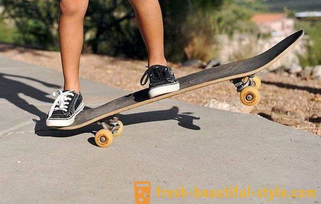 Hur man lär sig att rida en skateboard på egen hand?