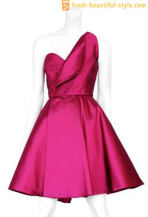 Rosa klänning som ett grundläggande element i garderoben