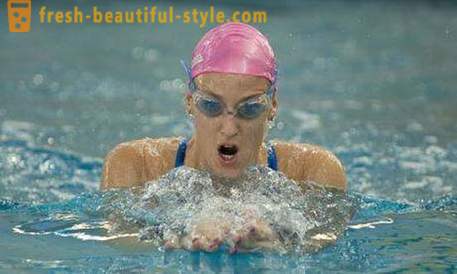 Simning bröstsim för nöjes skull och i namn av sport