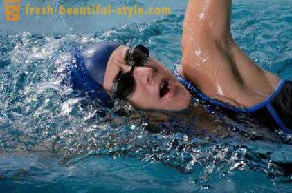 Tips för dem som är intresserade i simning: hur man krypa