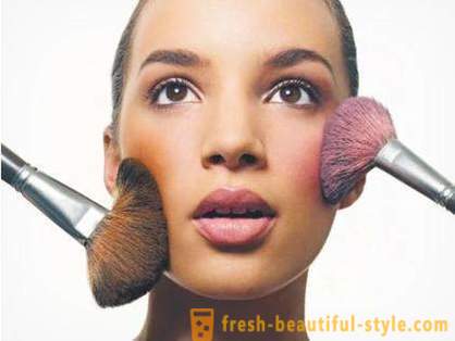 Vacker och naturlig makeup eller hur man ansöker rouge